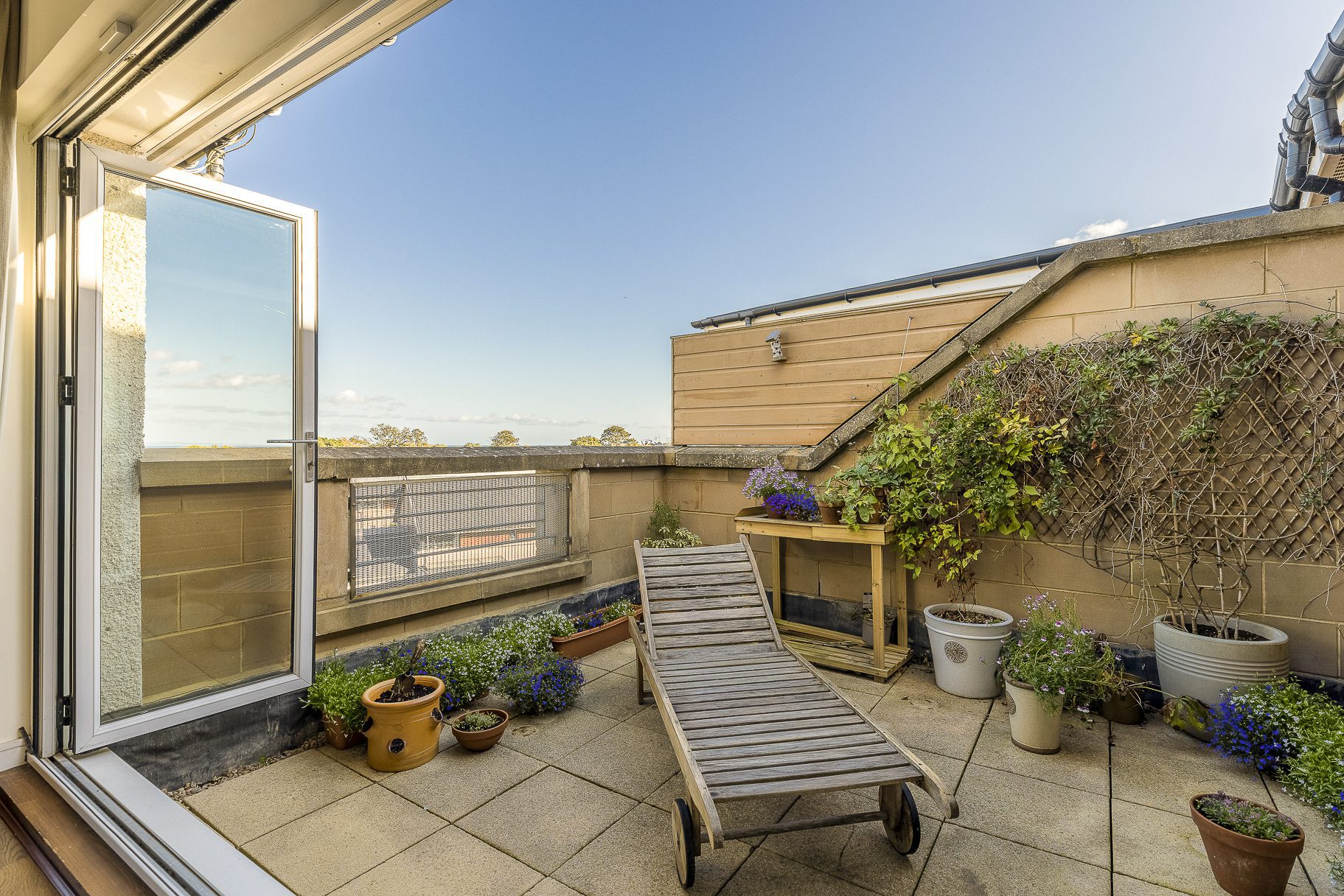 25 Brighouse Park Cross, Edinburgh EH4 6GZ Cameron Stephen and Co